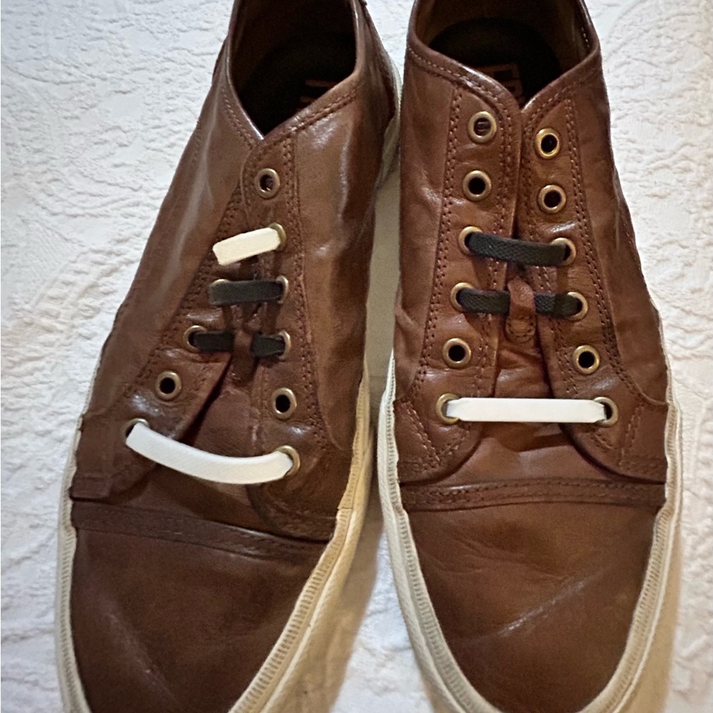 Men’sFrye shoes size 10 with rubber laces